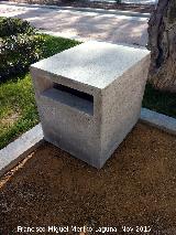 Paseo de la Alameda. ¿Quién diría que esto es una papelera?